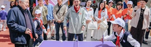 开云APP-“沪超”校园赛太燃了：徐寅生陆元盛手把手教小球员，“小版樊振东”有点猛|乒乓|程之|乒乓球|巨鹿|比赛_新浪体育_新浪新闻